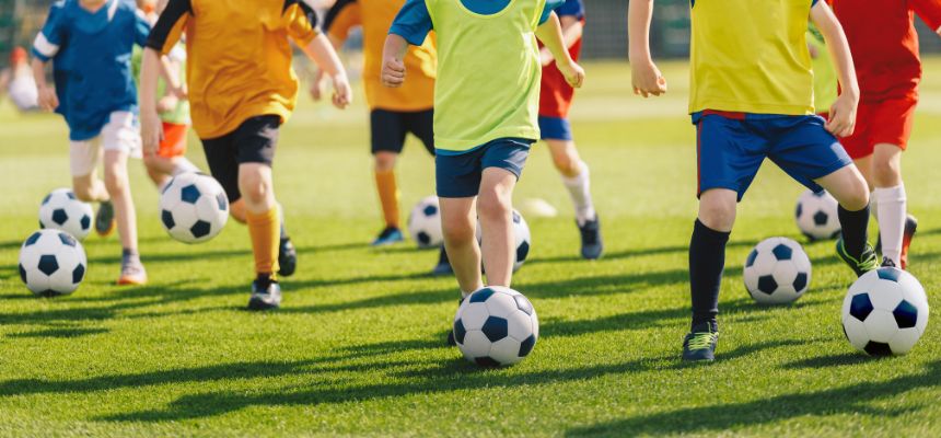 Campus de fútbol verano 2026 – niños entrenando en Arena Alicante