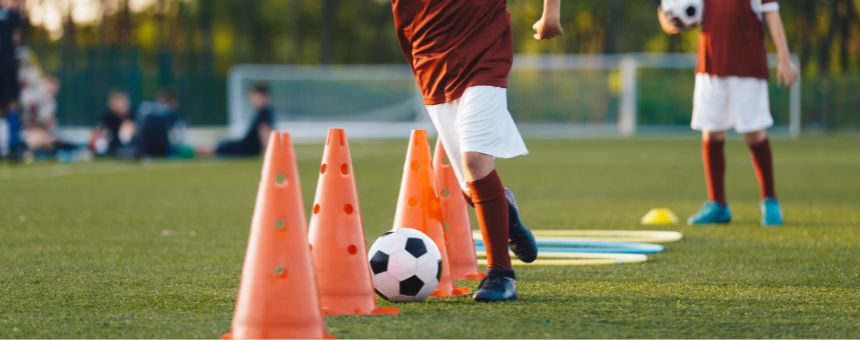 Entrenamiento técnico en el campus de fútbol Arena Alicante