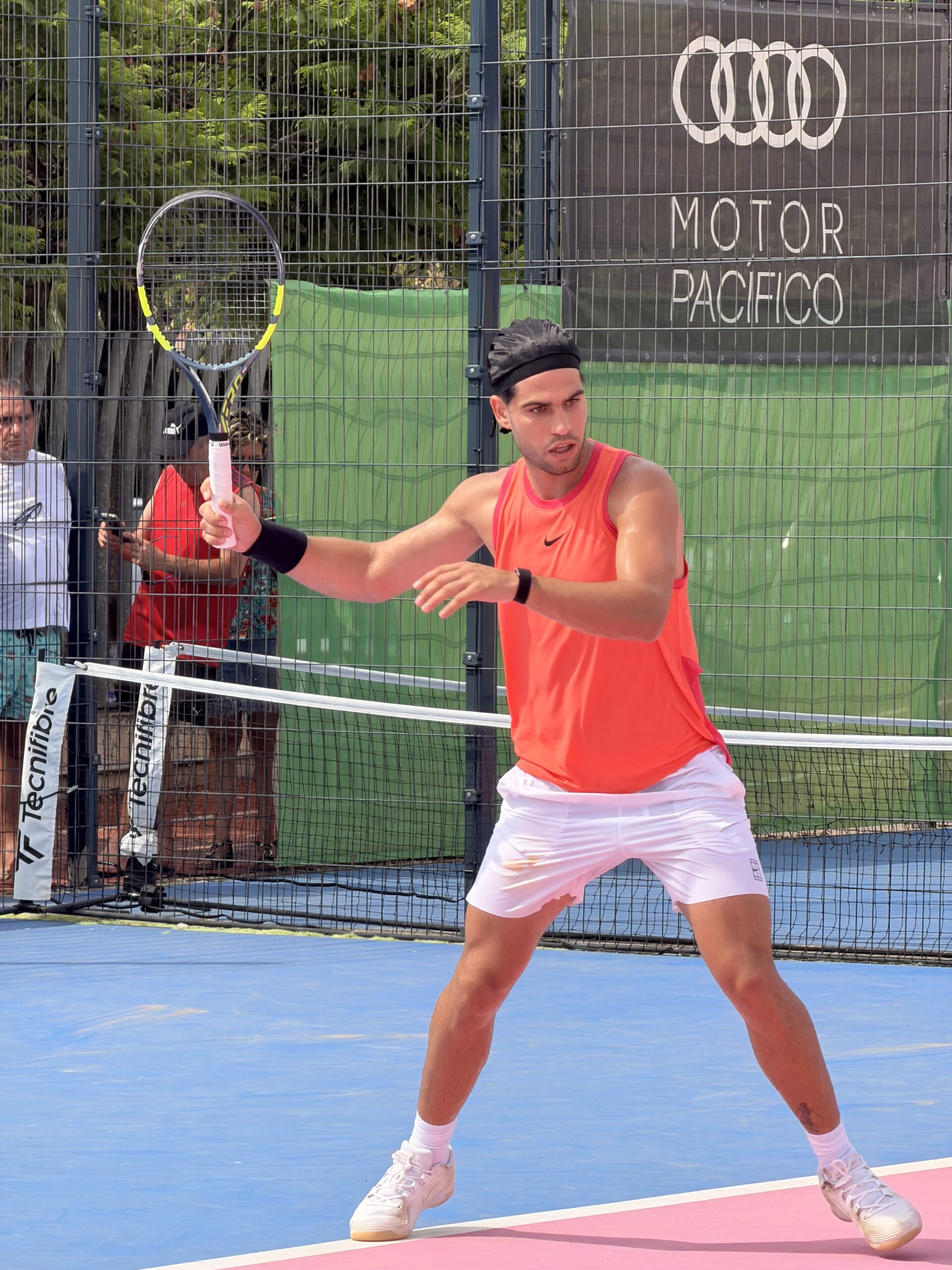 Carlos Alcaraz junto al equipo de Arena Alicante